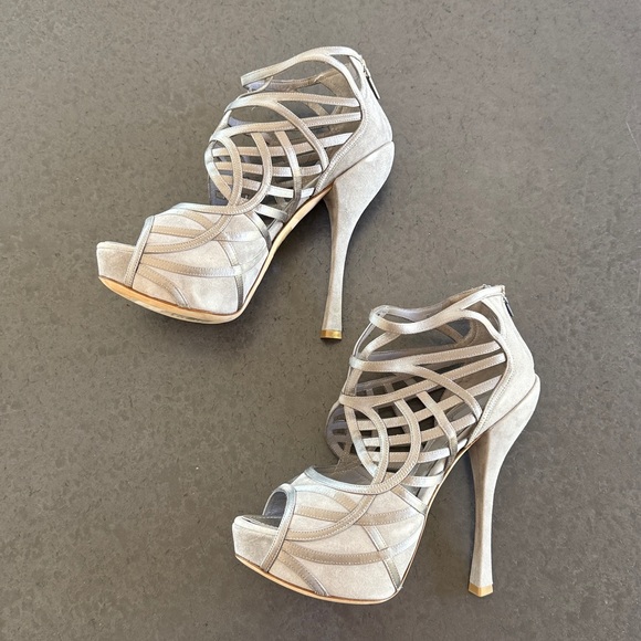 🎉HOST PICK🎉 Christian DIOR Circles Silver Heels - Picture 5 of 10